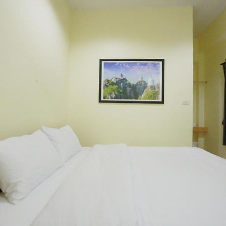 Хостел Interest Poshtel Бангкок Экстерьер фото