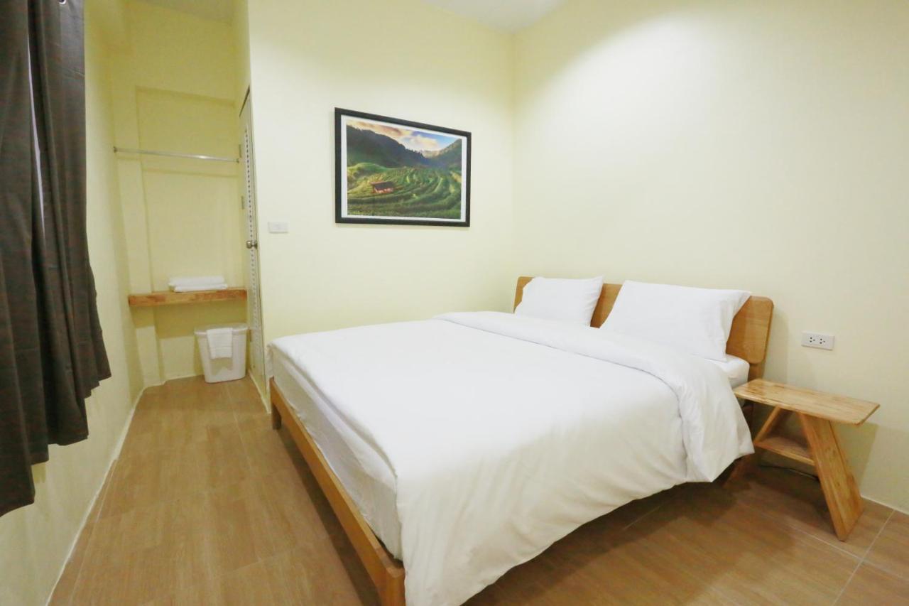 Хостел Interest Poshtel Бангкок Экстерьер фото