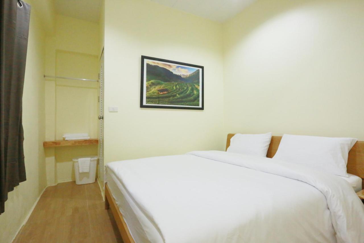 Хостел Interest Poshtel Бангкок Экстерьер фото